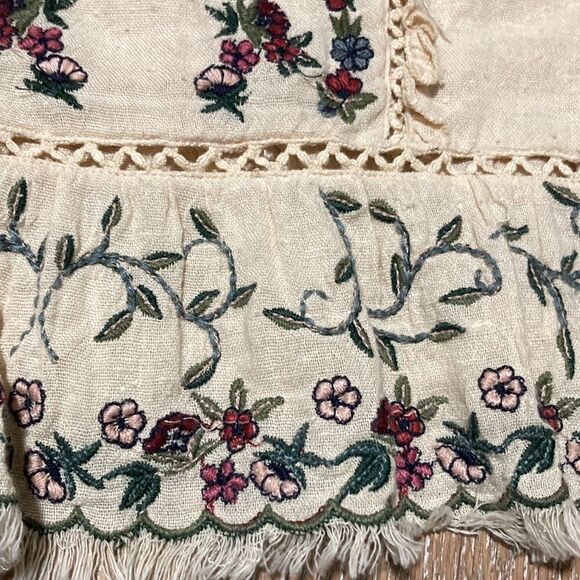 Zara Romantic embroidered blouse size medium - Picture 9 of 10